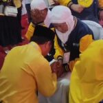 Tangis Haru Pecah Ketika Agus-Nazar Sungkem dengan Orang Tua, Setelah Cabut Nomor Urut IMG-20240924-WA0090