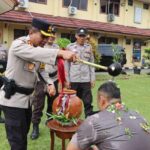 Kapolres Bungo Pimpin Upacara Kenaikan Pangkat 52 Anggotanya IMG-20250102-WA0043