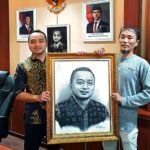 Ketua DPRD Tebo Terima Lukisan Potret dari Pelukis Lokal IMG-20250107-WA0042