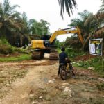 Alat Berat Dikerahkan untuk Percepatan Peningkatan Jalan Program TMMD Ke-123 di Desa Malako Intan FB_IMG_1740063464803