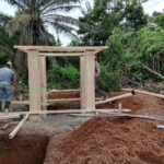 Anggota Satgas TMMD Mulai Bangun Tower Air Untuk Fasilitas MCK di Madrasah Ibtidaiyah Nurul Falah Desa Teluk Kuali IMG-20250221-WA0035