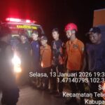 Kebakaran lahan di Tebo, Petugas Damkar Berjibaku Padamkan Kobaran Api