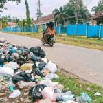 Tumpukan Sampah dan Bau Busuk Diseputaran SMKN 2 Tebo Mandiri Agung, Warga Mengeluh